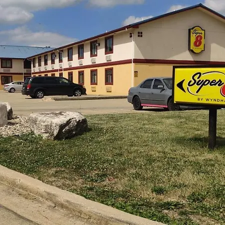 Super 8 By Wyndham Champaign Motel