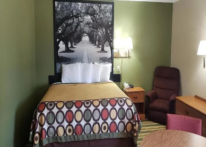 Super 8 By Wyndham Motel