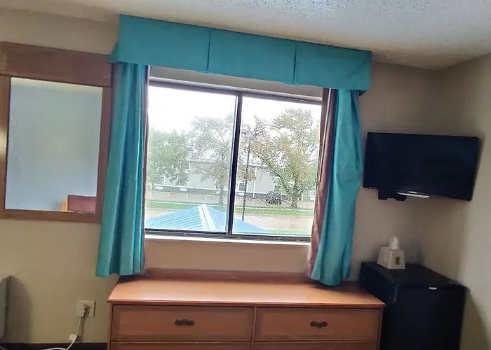 Super 8 By Wyndham Champaign