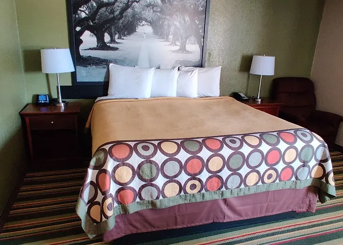Super 8 By Wyndham Champaign