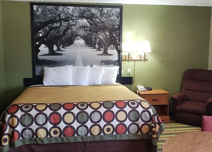 Super 8 By Wyndham Champaign