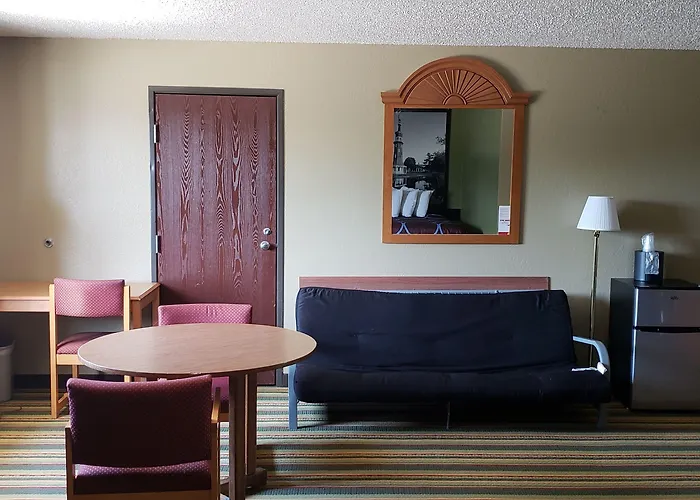 Super 8 By Wyndham Motel Champaign