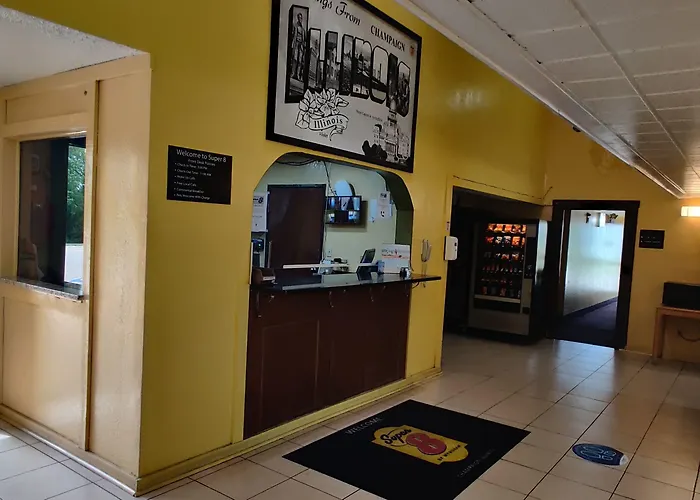 Super 8 By Wyndham Motel Champaign