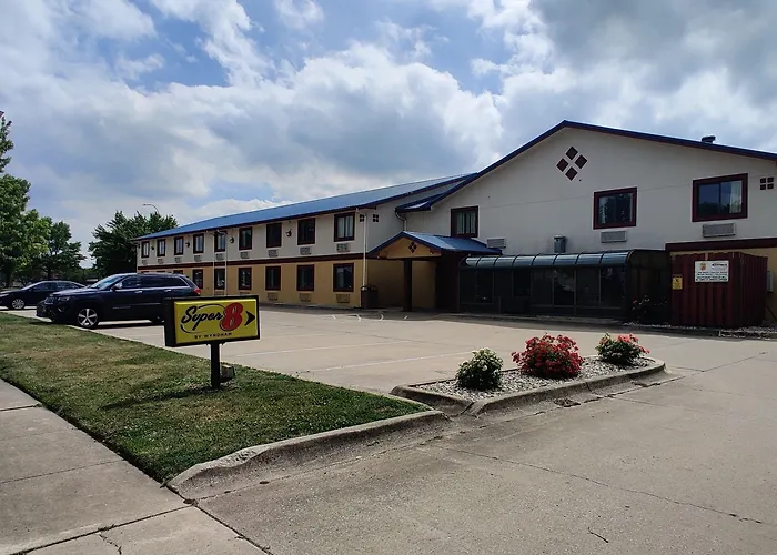 Super 8 By Wyndham Champaign