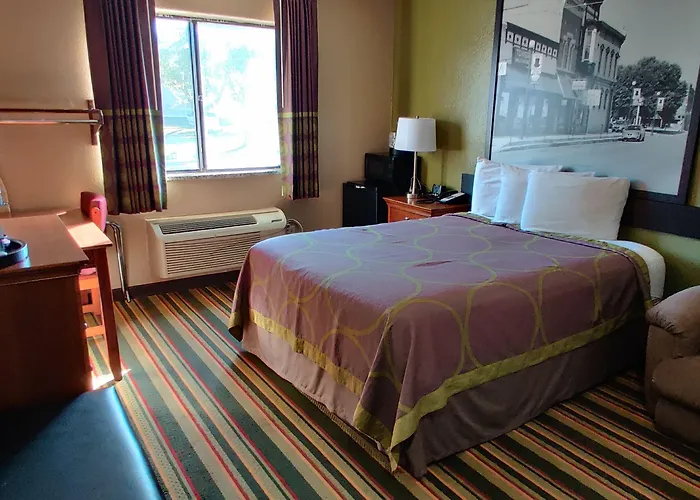 Motel Super 8 By Wyndham Champaign