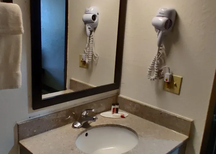 Super 8 By Wyndham Motel 2*