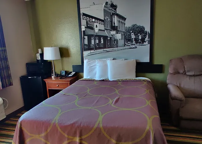 Super 8 By Wyndham Motel Champaign