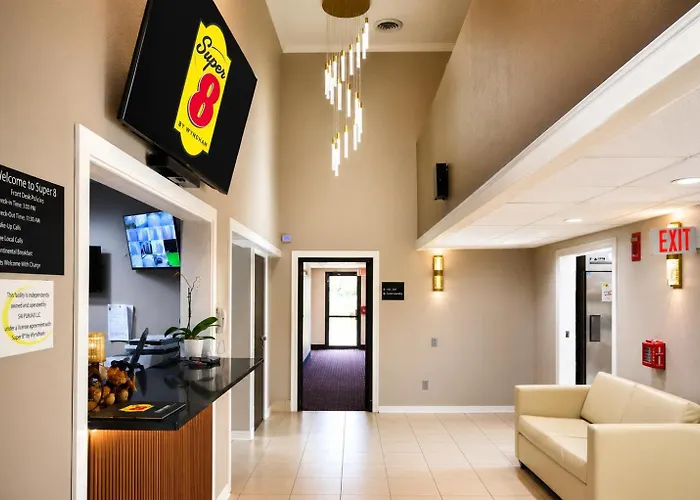 Super 8 By Wyndham Motel