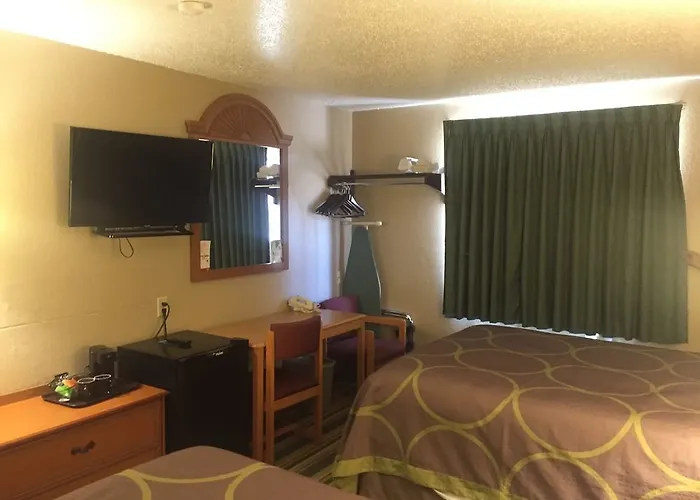 Motel Super 8 By Wyndham Champaign